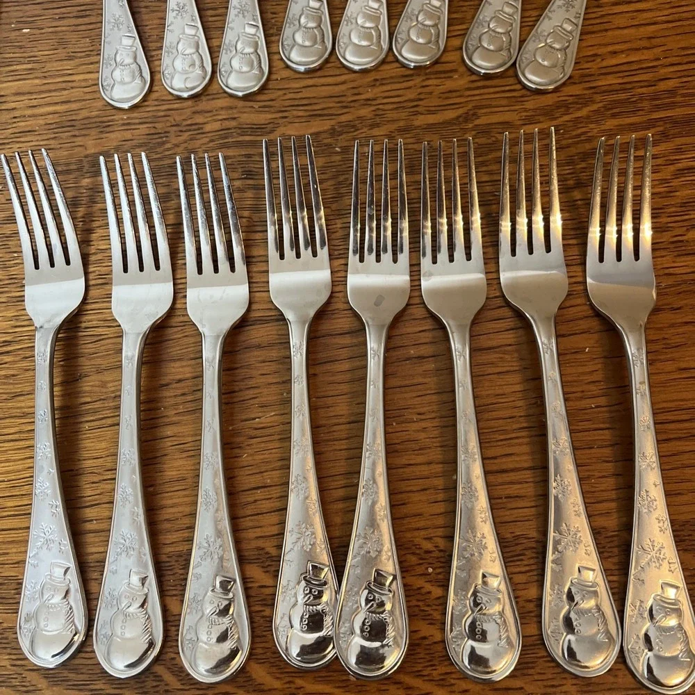 SNOWMAN FROST Cambridge 40 Pieces - 8 Settings 18/0 Stainless Flatware